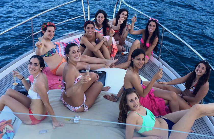 Luxury Private Yacht Charters in Aqaba